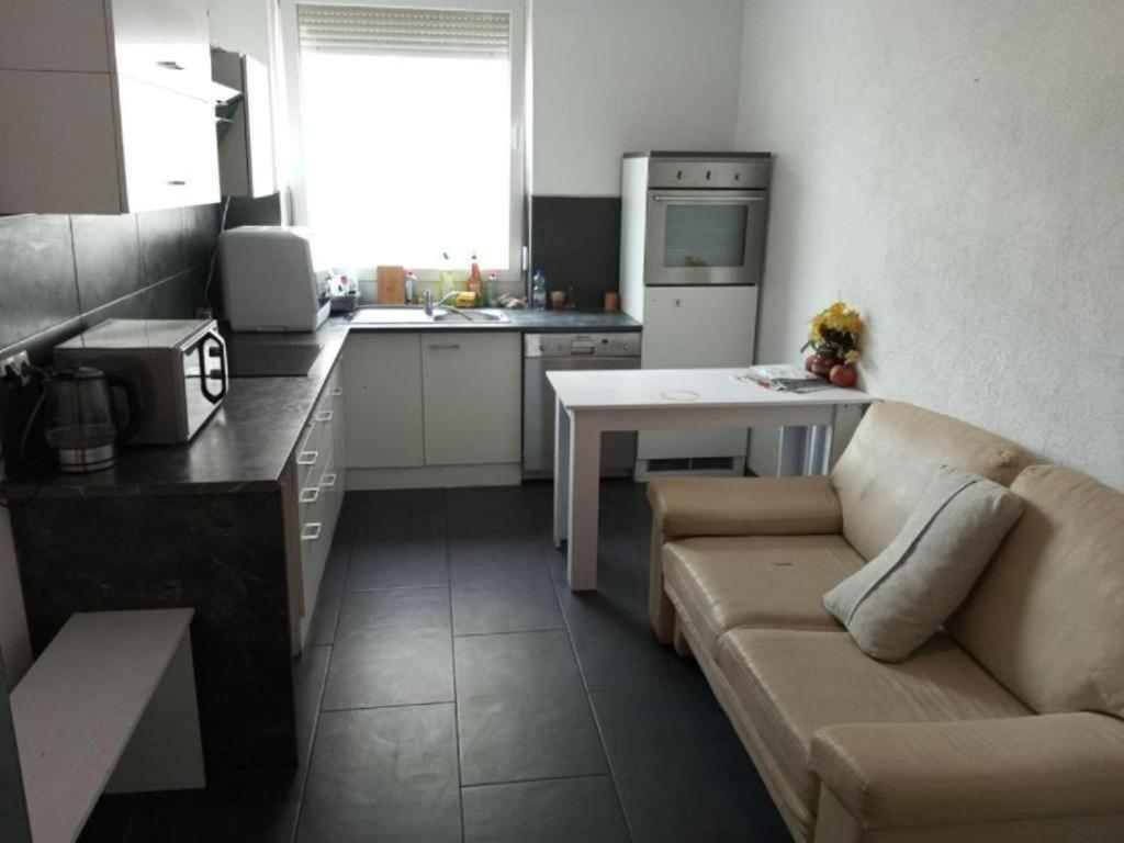 Gemuetliches Lisa Zimmer Mit Gemeinschaftskueche Heilbronn Zentrum מראה חיצוני תמונה