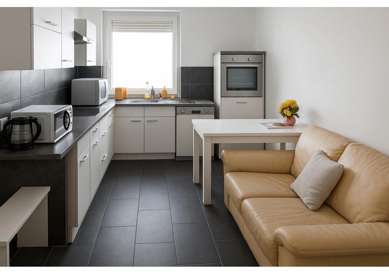 Gemuetliches Lisa Zimmer Mit Gemeinschaftskueche Heilbronn Zentrum מראה חיצוני תמונה